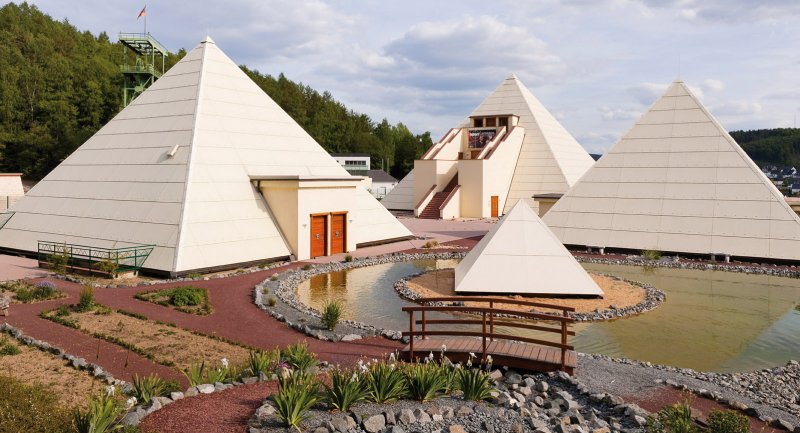 sauerland_pyramdein_cropped.jpg
